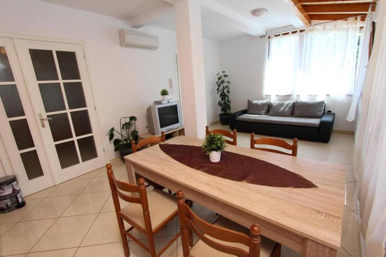 Apartment Renata Mare *
